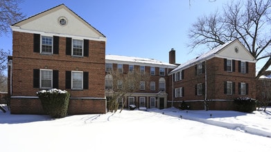 North Moreland Courts Apartments in Shaker Heights, OH - Building Photo - Building Photo