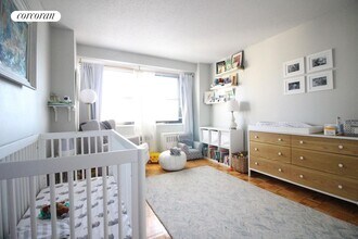 401 2nd Ave in New York, NY - Building Photo - Building Photo