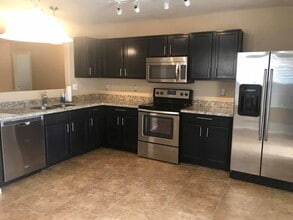 2425 E Hazeltine Way in Chandler, AZ - Building Photo - Building Photo