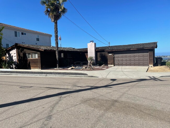 3621 Lloyd Terrace in San Diego, CA - Building Photo - Building Photo