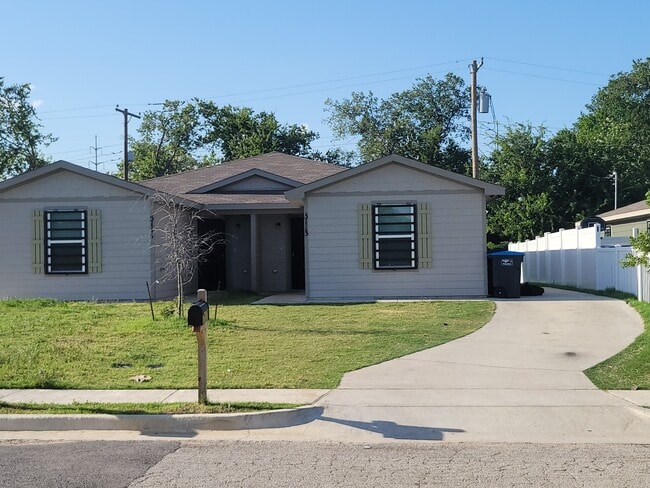 5113 Avenue G in Fort Worth, TX - Foto de edificio - Building Photo