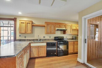 29 Fairview St in West Hartford, CT - Building Photo - Building Photo