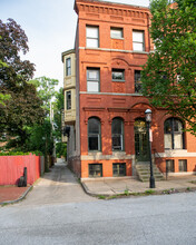 251 Robert St in Baltimore, MD - Foto de edificio - Building Photo