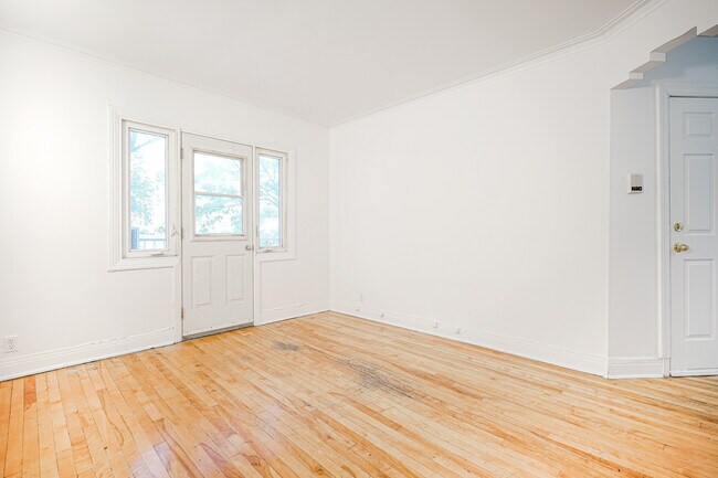 2390 Pie-IX Blvd in Montréal, QC - Building Photo - Building Photo