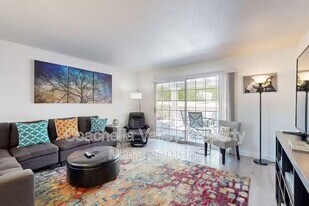 505 S Farrell Dr in Palm Springs, CA - Building Photo