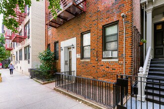 414 E 85th St in New York, NY - Building Photo - Building Photo