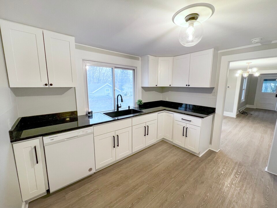 102 Hazel St, Unit 2 in Liverpool, NY - Building Photo