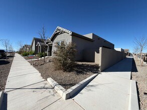 6101 Strand Loop SE in Albuquerque, NM - Building Photo - Building Photo