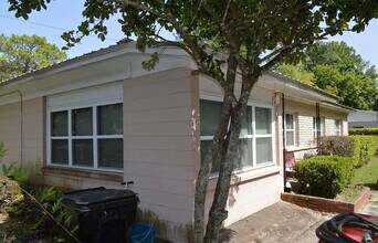 2323 NE 12th St in Gainesville, FL - Building Photo - Building Photo