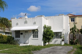 319-323 Kenilworth Blvd in West Palm Beach, FL - Building Photo - Building Photo