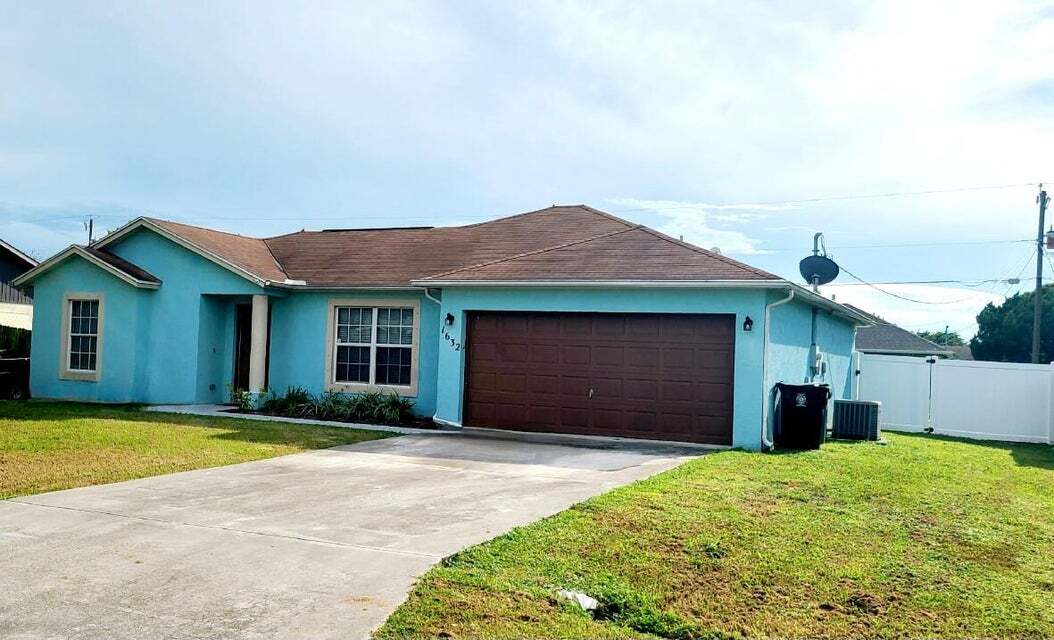 1632 SE Chello Ln in Port St. Lucie, FL - Building Photo