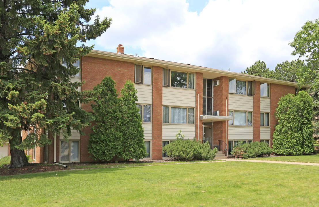 Galleria Flats in Edina, MN - Building Photo