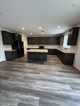 2504 Creekview Dr in Merced, CA - Building Photo - Building Photo