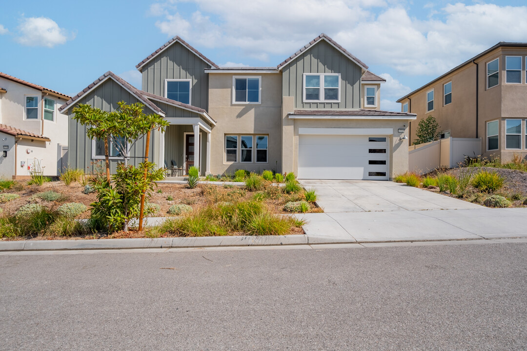 17735 Hillside Way in Santa Clarita, CA - Building Photo