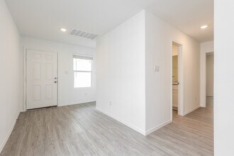 4331 Levee Rdg in San Antonio, TX - Building Photo - Building Photo