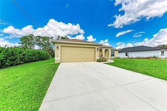 3560 Eldron Ave in North Port, FL - Foto de edificio - Building Photo