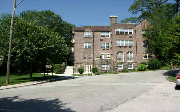 Merion Manor in Merion Station, PA - Building Photo