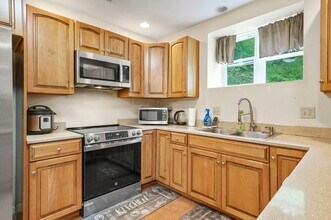 9 Gover Rd in Millbury, MA - Building Photo - Building Photo