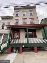 313 W Laurel St in Pottsville, PA - Foto de edificio - Building Photo