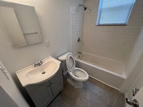 Laker McNichols Apartments in Detroit, MI - Foto de edificio - Building Photo