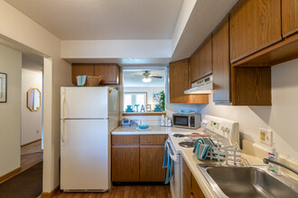 Country Trace Apartments in Toledo, OH - Building Photo - Interior Photo