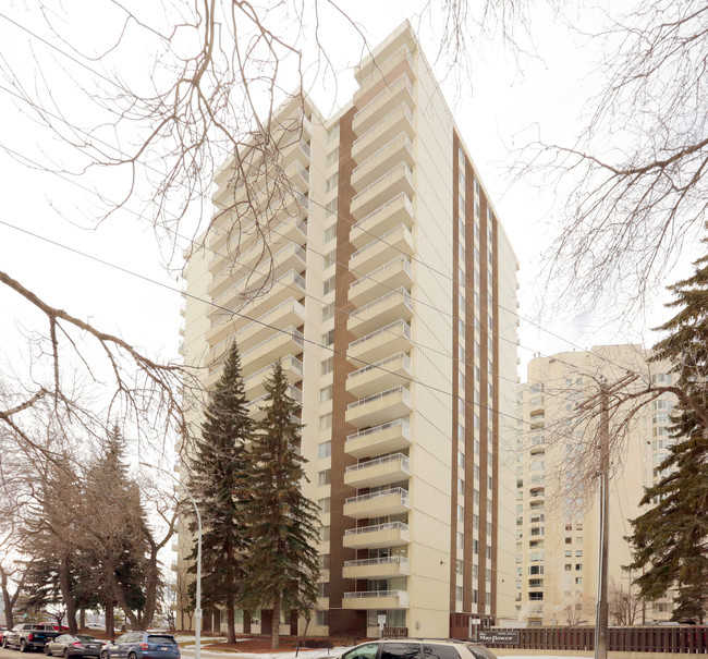 The Mayflower Apartments in Edmonton, AB - Building Photo - Building Photo