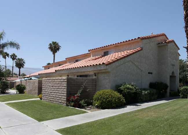 73881 Fred Waring Dr in Palm Desert, CA - Foto de edificio - Building Photo