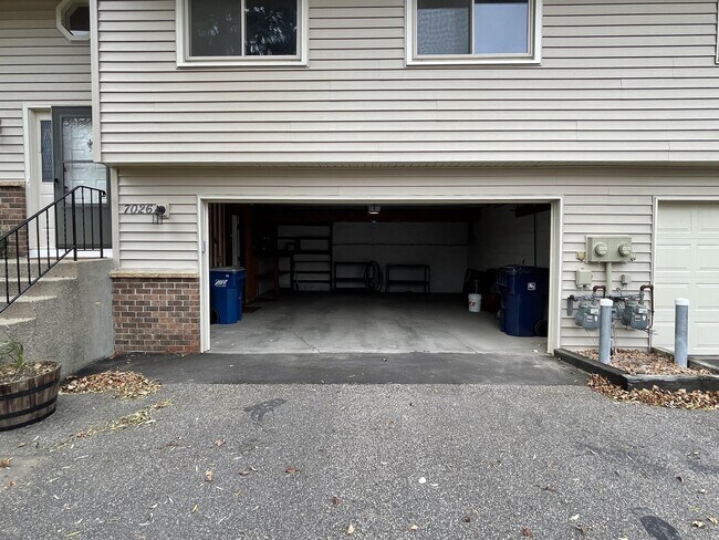 7026 Pima Ln in Chanhassen, MN - Building Photo - Building Photo