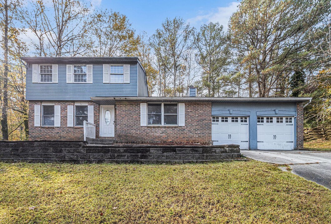 5737 Bramblevine Dr in Stonecrest, GA - Building Photo