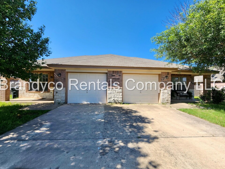 1300 Cinch Dr, Unit A in Killeen, TX - Building Photo