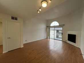 445 W 6th St in Long Beach, CA - Building Photo - Building Photo