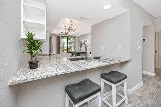 129 Lakeview Way in Oldsmar, FL - Building Photo - Building Photo