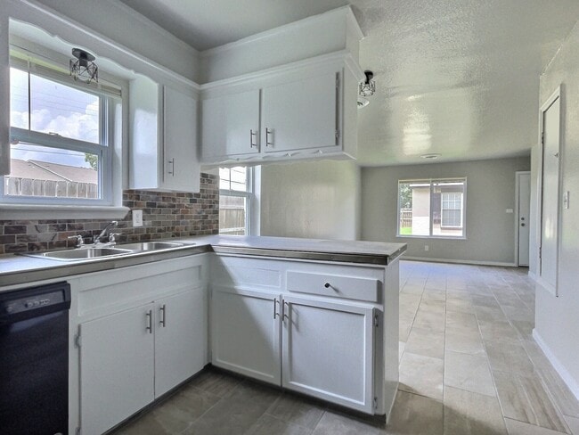 6116 S Madison Plz, Unit B