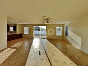 5010 Windbourne Way in St. Cloud, FL - Foto de edificio - Building Photo