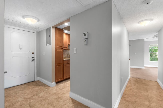950 Ponce De Leon Rd in Boca Raton, FL - Building Photo - Building Photo