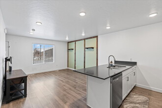 86 N Monitor Row in Saratoga Springs, UT - Building Photo - Building Photo