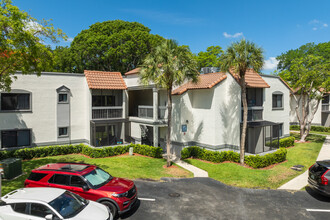 Mission Viejo Condos in Boca Raton, FL - Foto de edificio - Building Photo