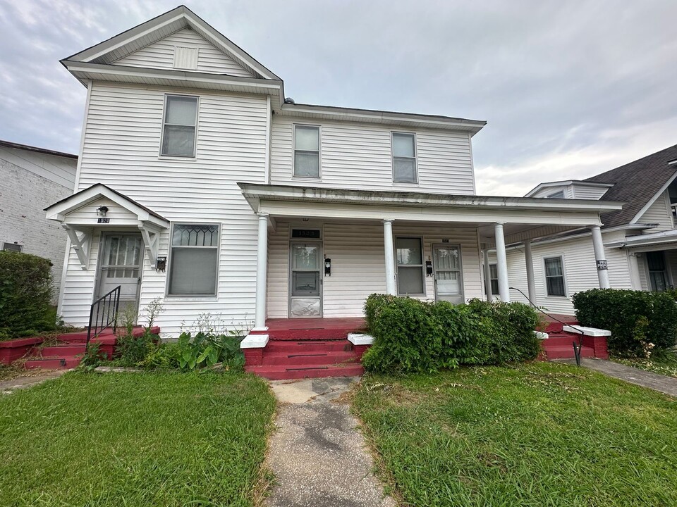 1523 Noble St in Anniston, AL - Building Photo