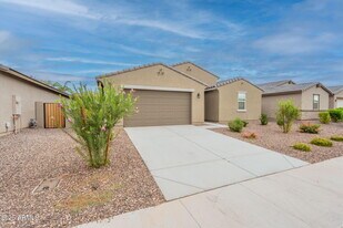 3104 Bee Trl in San Tan Valley, AZ - Building Photo