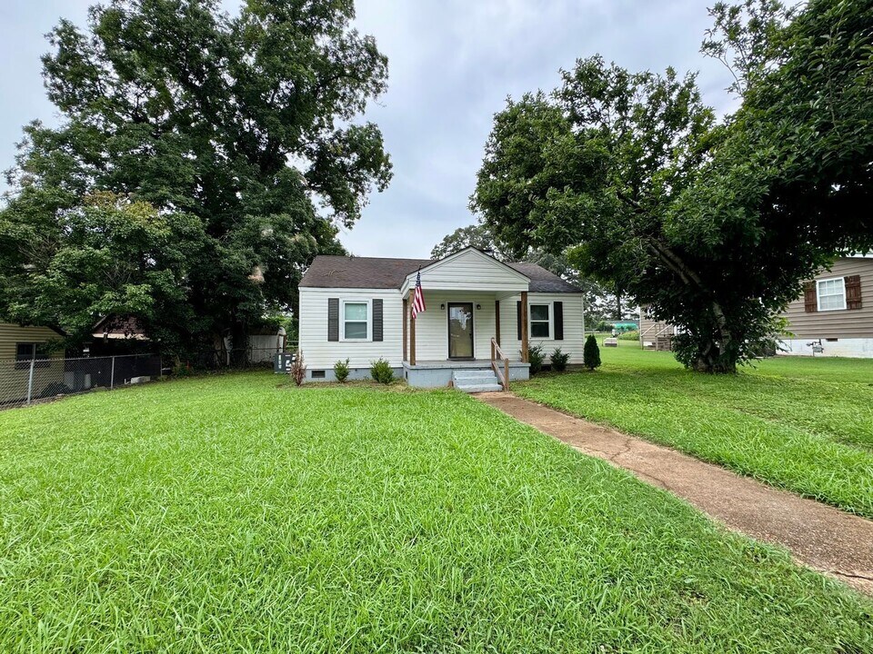 1305 E 34th St in Sheffield, AL - Building Photo