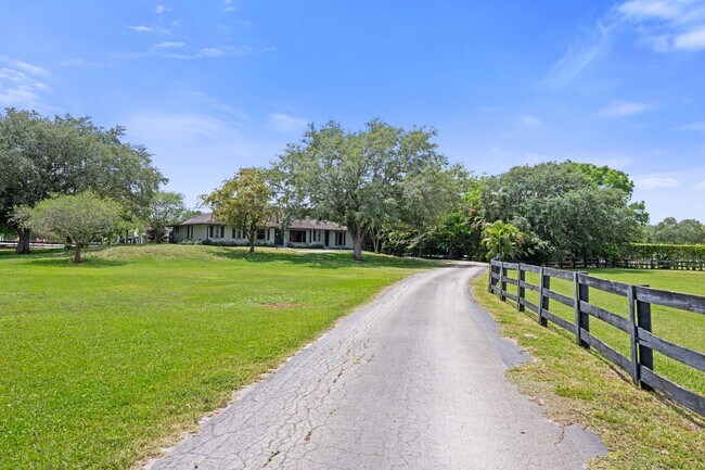16820 Deer Path Ln in Wellington, FL - Building Photo - Building Photo