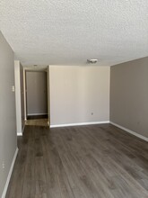 35 Green Valley Dr in Kitchener, ON - Building Photo - Building Photo