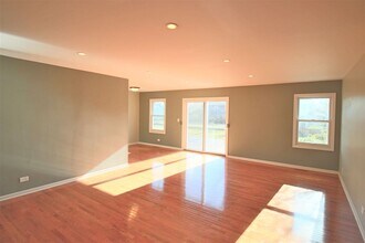 2373 Crescent Ln S in Aurora, IL - Building Photo - Building Photo