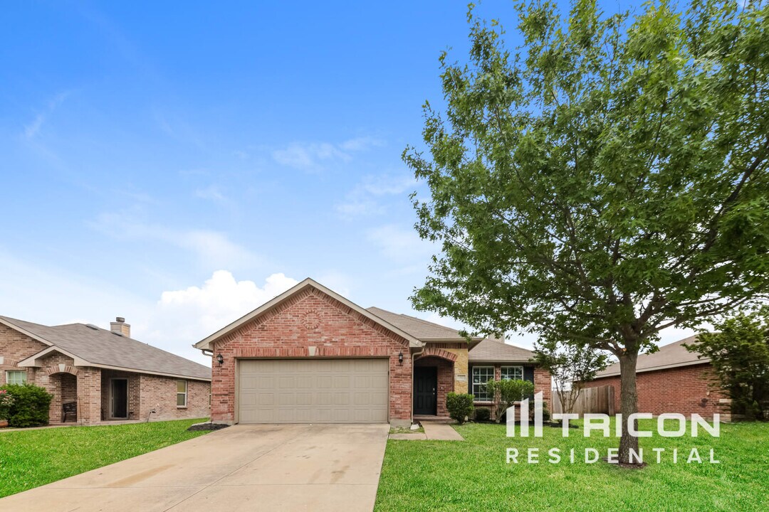 50 Larkspur Dr in Rockwall, TX - Foto de edificio