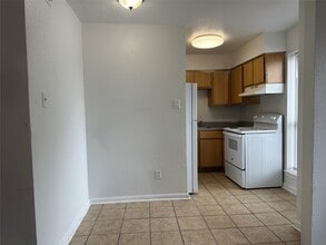 7201 Hallshire Dr in Houston, TX - Building Photo - Building Photo