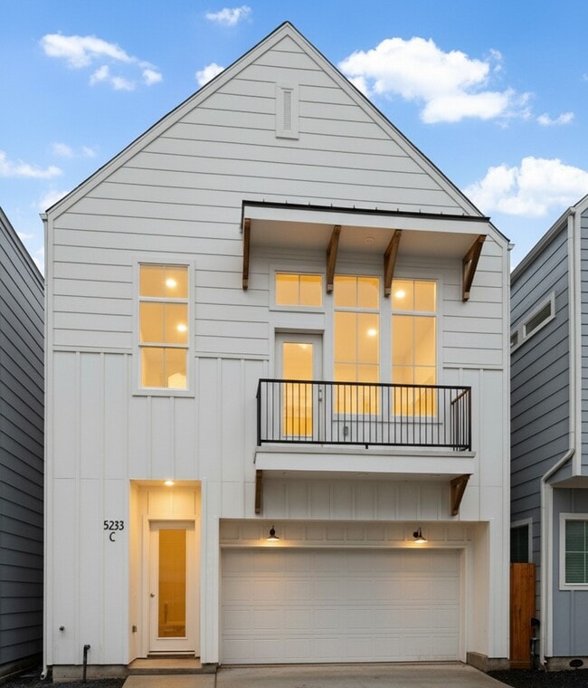 property at 5233 Hillman St