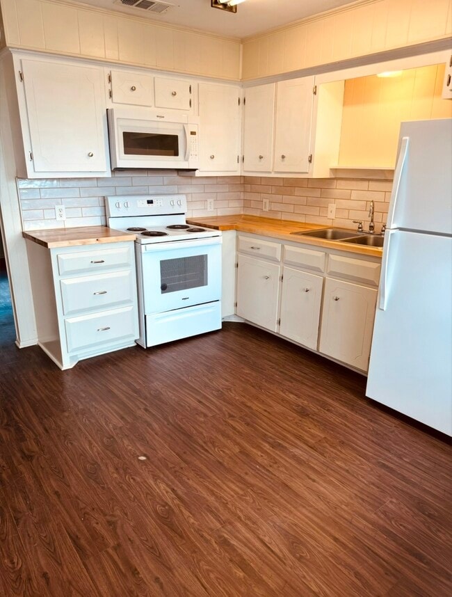 1757 Sheppard Rees Rd in Kerrville, TX - Building Photo - Building Photo