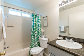 Walnut Apartments in Santa Rosa, CA - Building Photo - Interior Photo