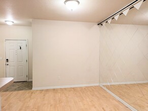8496 S Hoyt Way in Littleton, CO - Building Photo - Building Photo