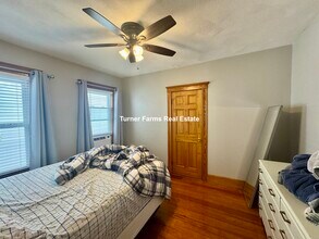 45 Bowen Ave, Unit 1 in Medford, MA - Foto de edificio - Building Photo